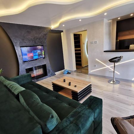 Brend New Luxurious Apartment In Downtown With Free Parking Нови Сад Екстериор снимка