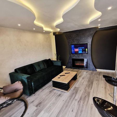 Brend New Luxurious Apartment In Downtown With Free Parking Нови Сад Екстериор снимка