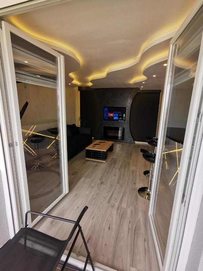 Brend New Luxurious Apartment In Downtown With Free Parking Нови Сад Екстериор снимка